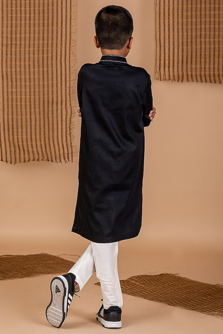 Black Giza Cotton Embroidered Kurta Set For Boys by Li'l Angels at Pernia's Pop Up Shop