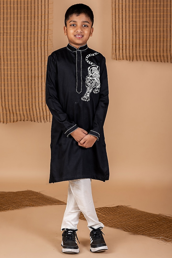 Black Giza Cotton Embroidered Kurta Set For Boys by Li'l Angels at Pernia's Pop Up Shop