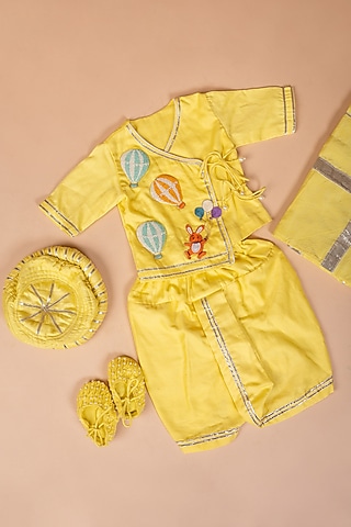 Yellow Silk Kurta Set Gift Hamper For Boys by Li'l Angels