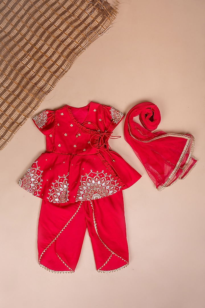 Rani Pink Silk Hand Embroidered Kurta Set For Girls by Li'l Angels at Pernia's Pop Up Shop