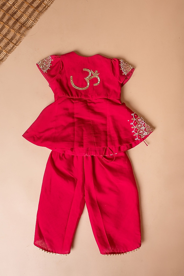 Rani Pink Silk Hand Embroidered Kurta Set For Girls by Li'l Angels at Pernia's Pop Up Shop