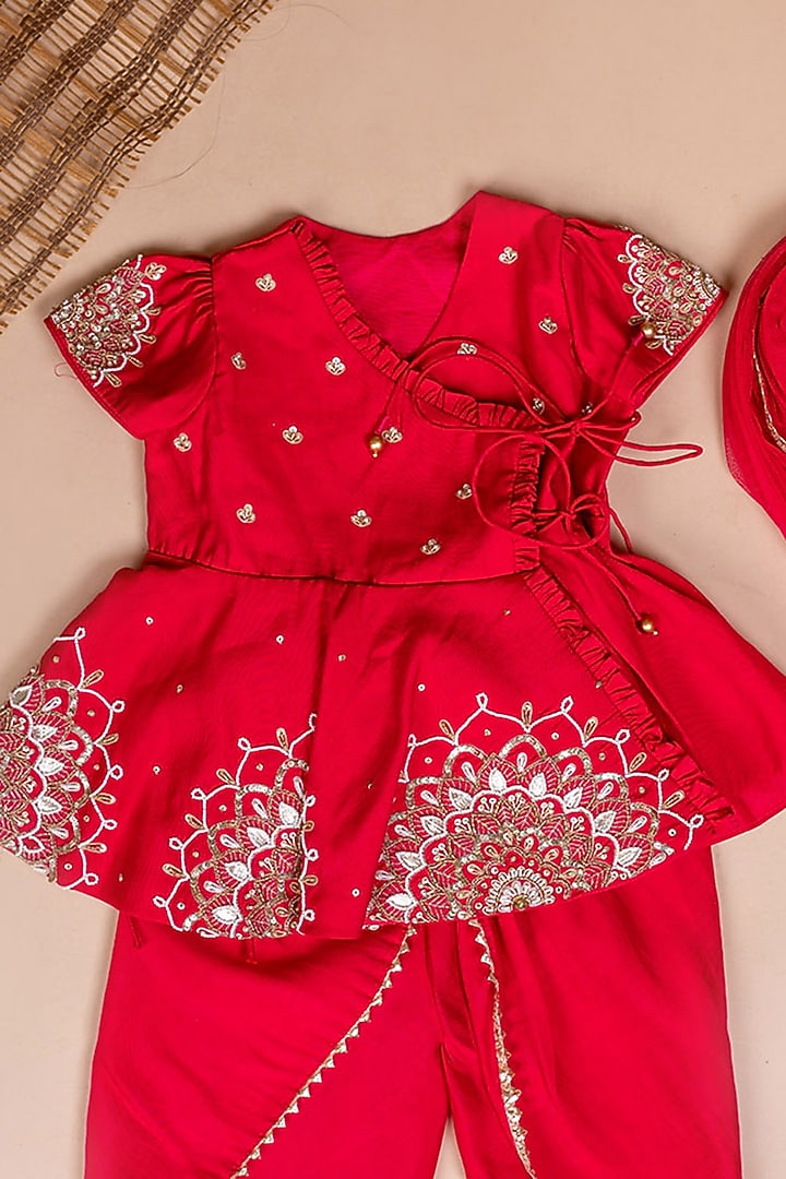 Rani Pink Silk Hand Embroidered Kurta Set For Girls by Li'l Angels at Pernia's Pop Up Shop
