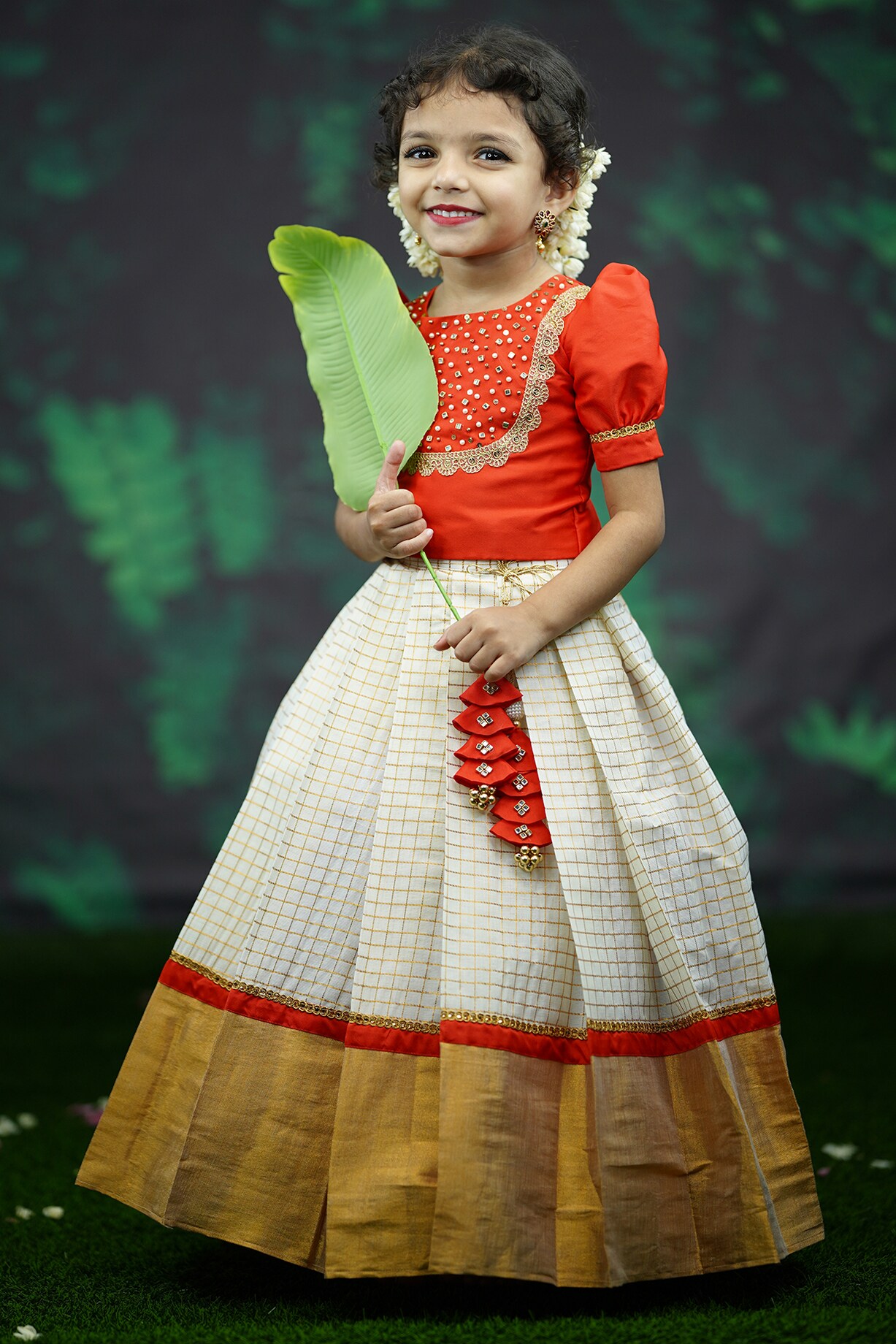 White & Golden Checked Kerala Kasavu Skirt Set For Girls by Li & Li  Boutique at Pernia's Pop Up Shop 2026