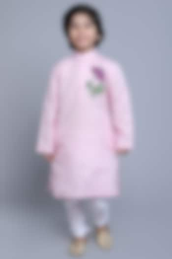 Pink Linen Zari & Thread Kurta Set For Boys by Little Clothings