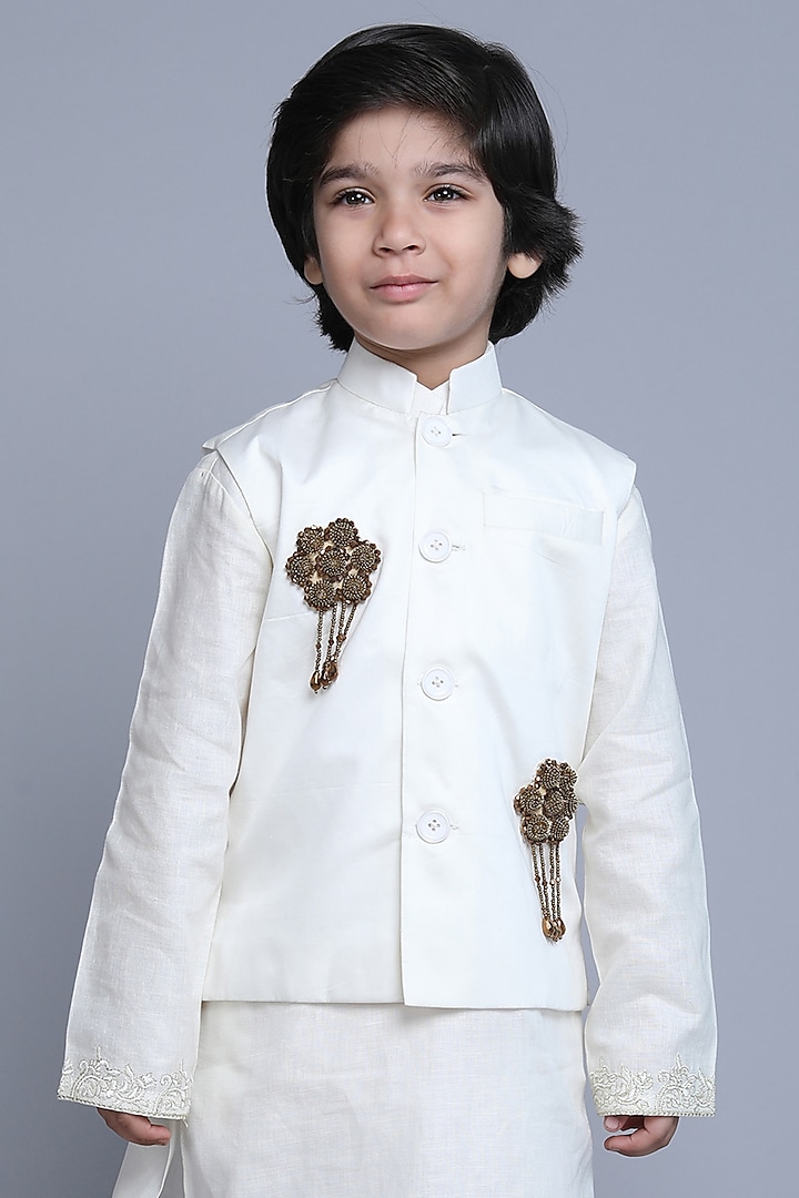 White Cotton Silk Thread & Zari Embroidered Nehru Jacket For Boys by Little Clothings