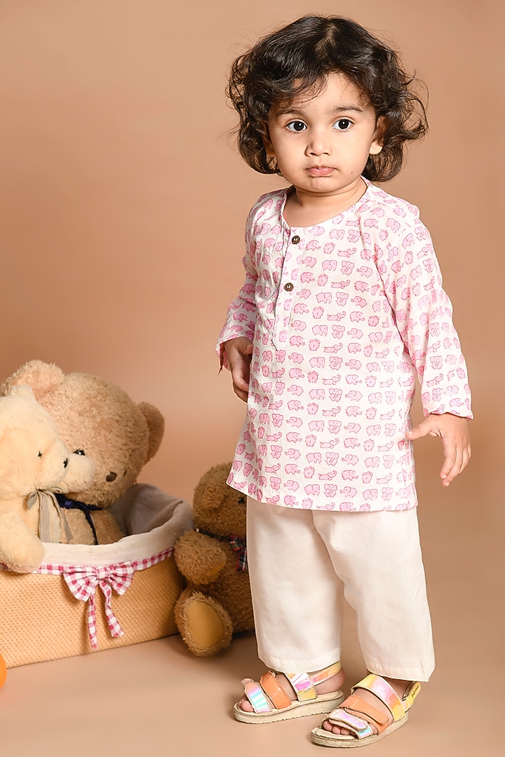 Pink Car Printed Kurta Set by LIL PITAARA at Pernia's Pop Up Shop