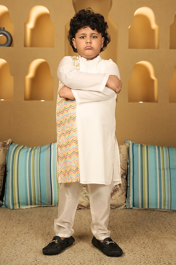 Off-White Mul Mul Kurta Set For Boys by Little Maisyy at Pernia's Pop Up Shop