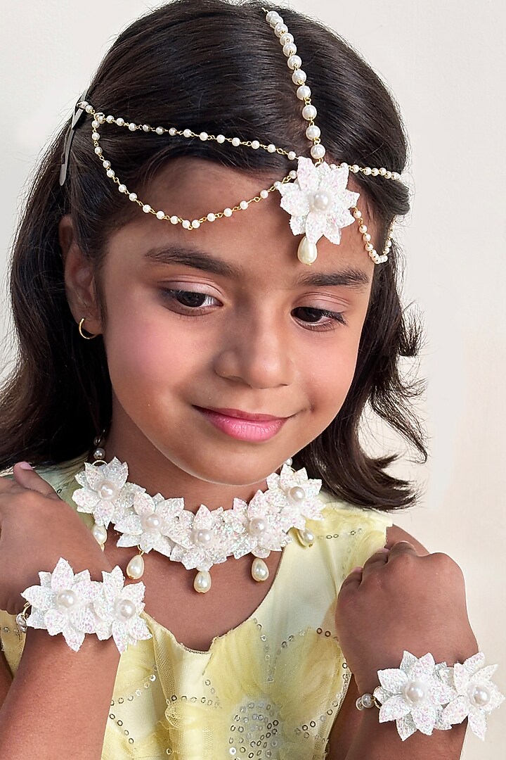 White & Gold Floral Necklace Set For Girls by Lime by Manika at Pernia's Pop Up Shop