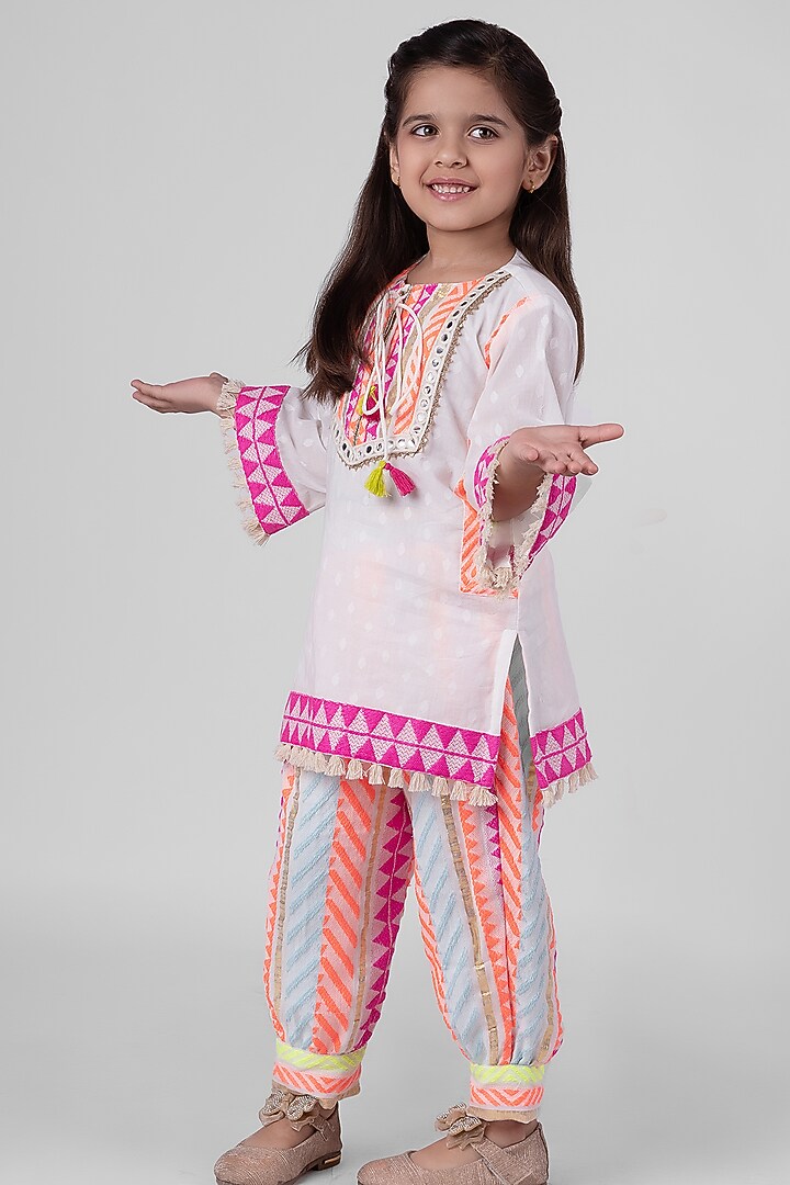 White Cotton Printed Kurta Set For Girls by Little Rabbits at Pernia's Pop Up Shop