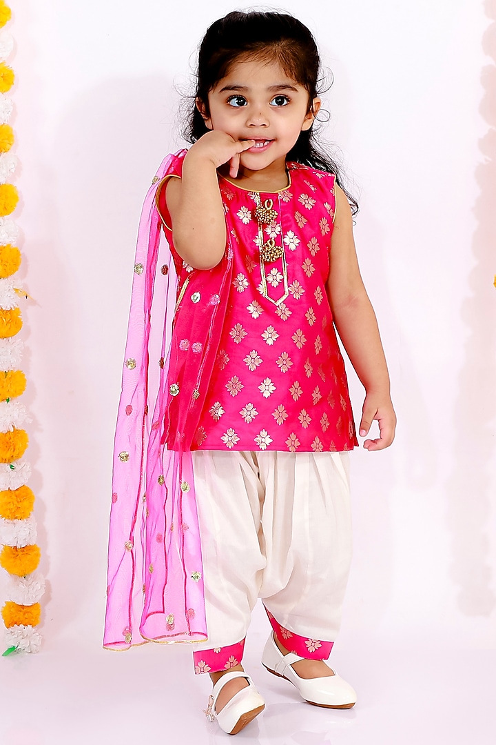 Hot Pink Blended Cotton Kurta Set For Girls by Little Bansi