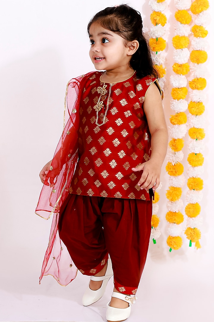 Blood Red Blended Cotton Kurta Set For Girls by Little Bansi
