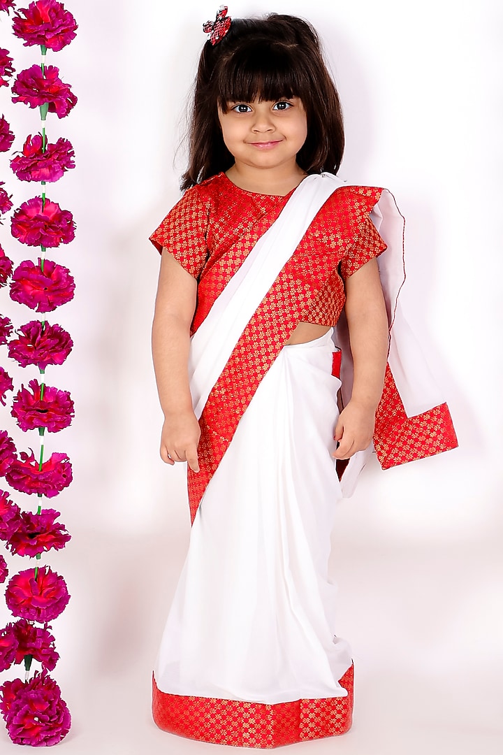 White & Red Cotton Bengali Saree Set For Girls by Little Bansi at Pernia's Pop Up Shop