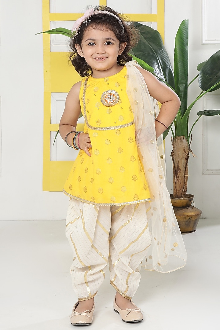 Yellow Cotton Embroidered Kurta Set For Girls by Little Bansi at Pernia's Pop Up Shop