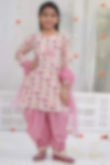 Peach Cotton Embroidered Kurta Set For Girls by Little Bansi at Pernia's Pop Up Shop