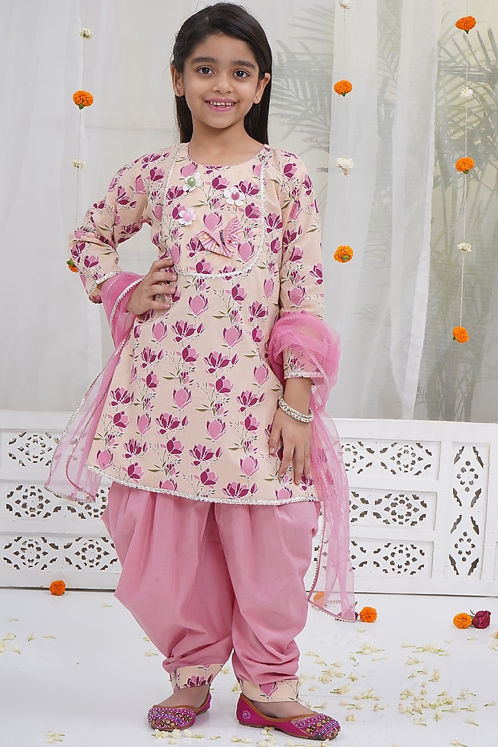 Peach Cotton Embroidered Kurta Set For Girls by Little Bansi at Pernia's Pop Up Shop