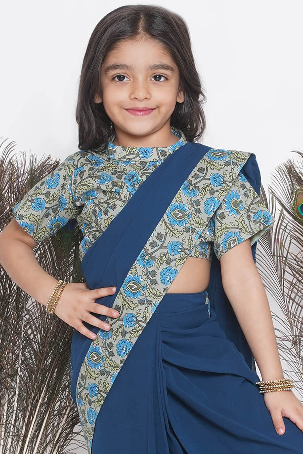 Saree dress hi-res stock photography and images - Alamy