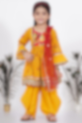 Yellow Embroidered Kurta Set For Girls by Little Bansi at Pernia's Pop Up Shop
