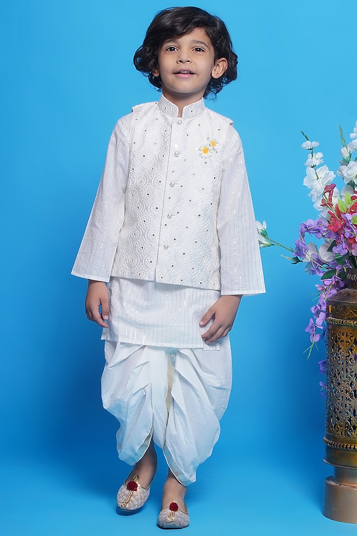 Off-White Cotton Embroidered Bundi Jacket Set For Boys by Little Bansi