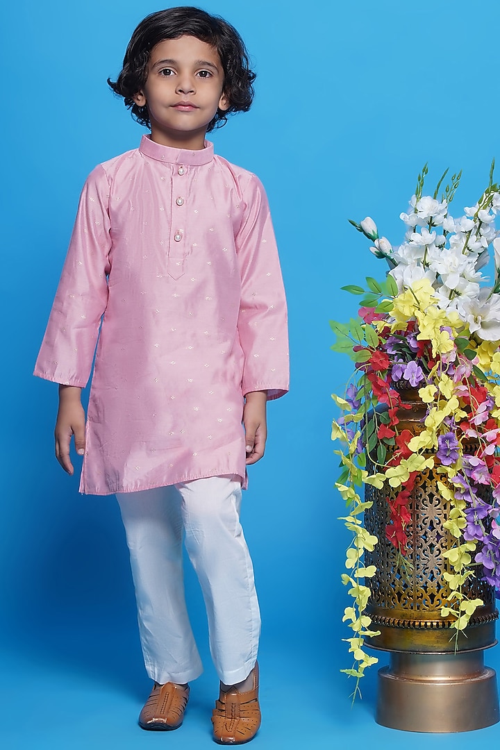 Peachish Pink Chanderi Silk Embroidered Kurta Set For Boys by Little Bansi at Pernia's Pop Up Shop