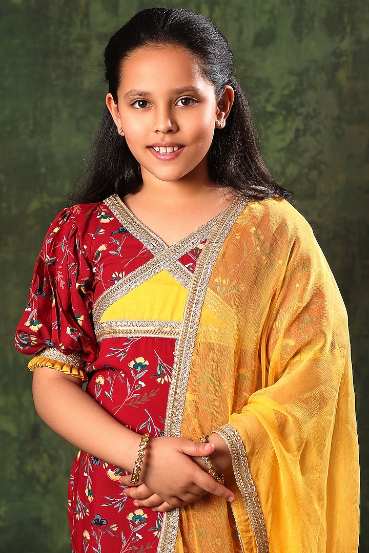 Red Viscose Cotton Embellished & Printed Kurta Set For Girls by LittleCheer at Pernia's Pop Up Shop