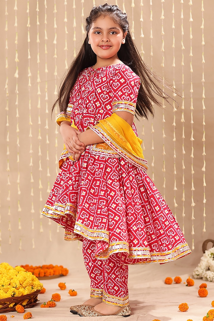 Red Cotton Ikat Printed High-Low Kurta Set For Girls by LittleCheer at Pernia's Pop Up Shop