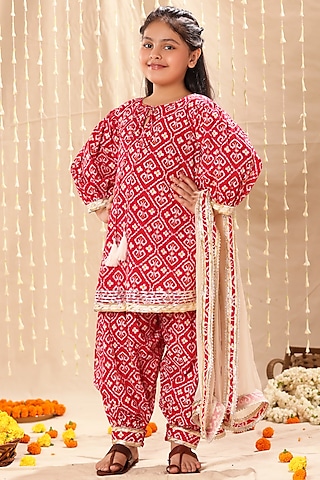 Red Cotton Ikat Printed & Gota Embroidered Kurta Set For Girls by LittleCheer