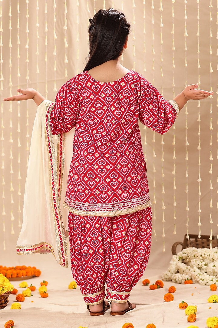 Red Cotton Ikat Printed & Gota Embroidered Kurta Set For Girls by LittleCheer at Pernia's Pop Up Shop
