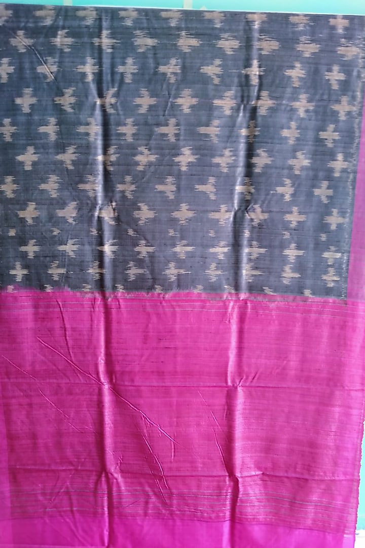 Greyish Black Tie-Dye Handwoven Saree by Itsree at Pernia's Pop Up Shop