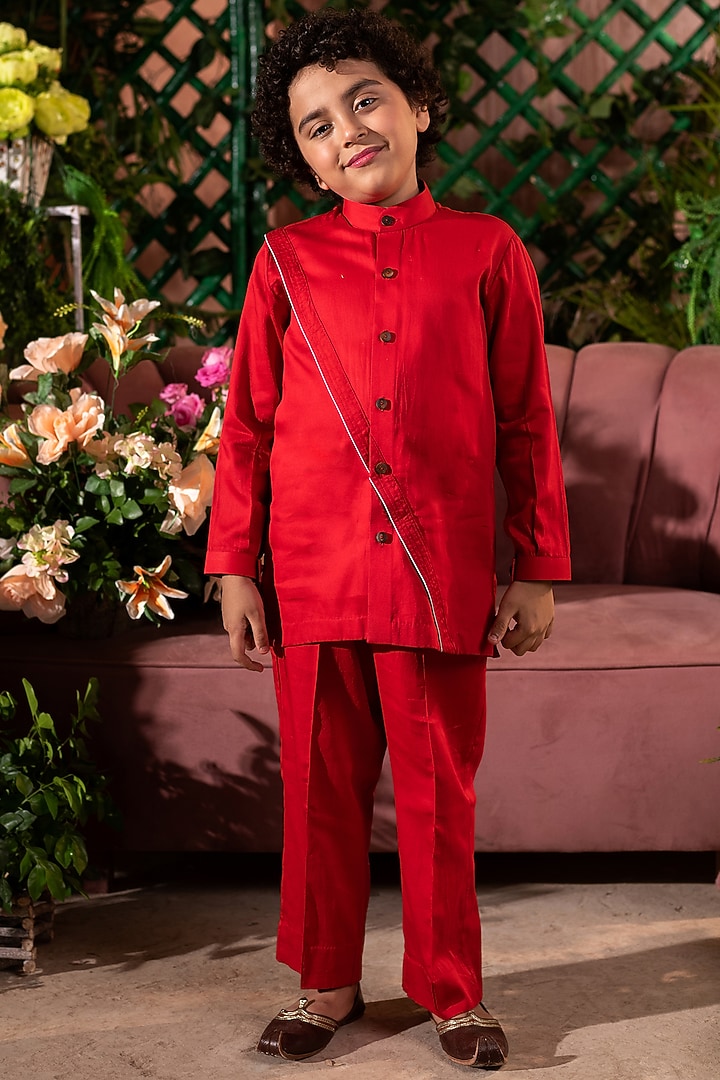 Red Vegan Silk Kurta Set For Boys by Littleens at Pernia's Pop Up Shop