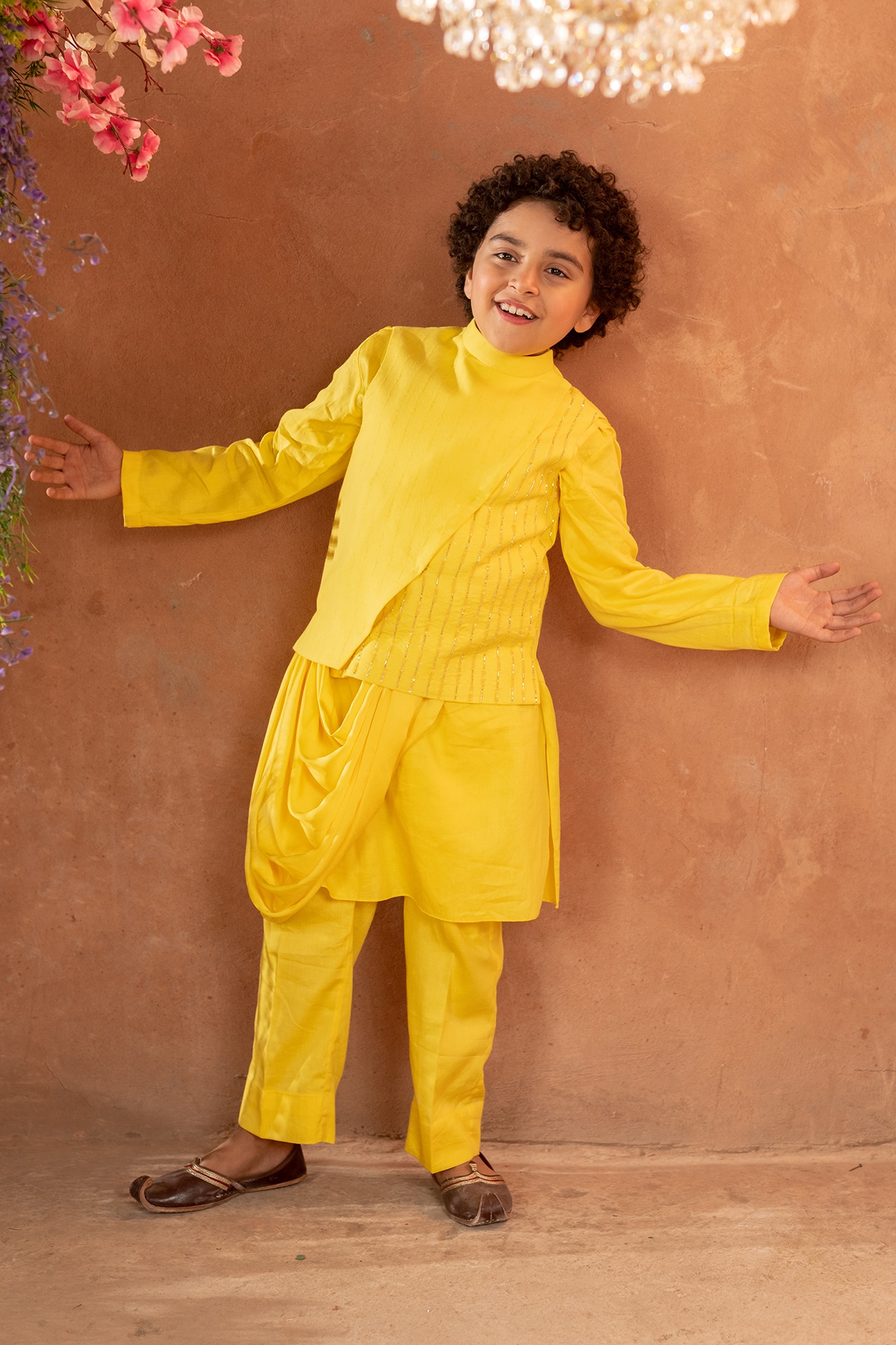 QANARI -Embroidered Yellow Nehru Jacket Paired With Cream Kurta & Trou –  Petitroyalkids