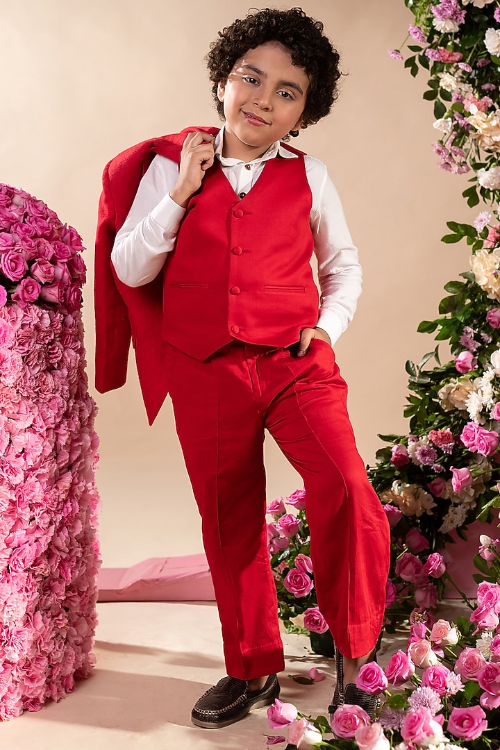 Red Cotton Dobby Blazer Set For Boys by Littleens at Pernia's Pop Up Shop