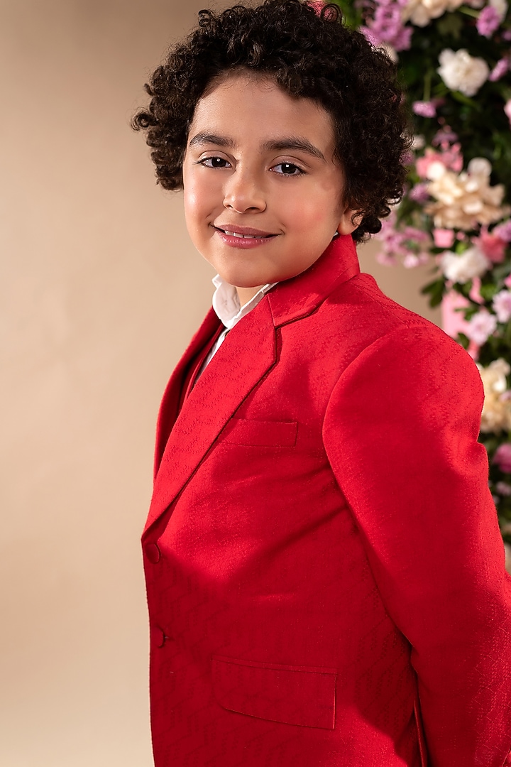 Red Cotton Dobby Blazer Set For Boys by Littleens at Pernia's Pop Up Shop