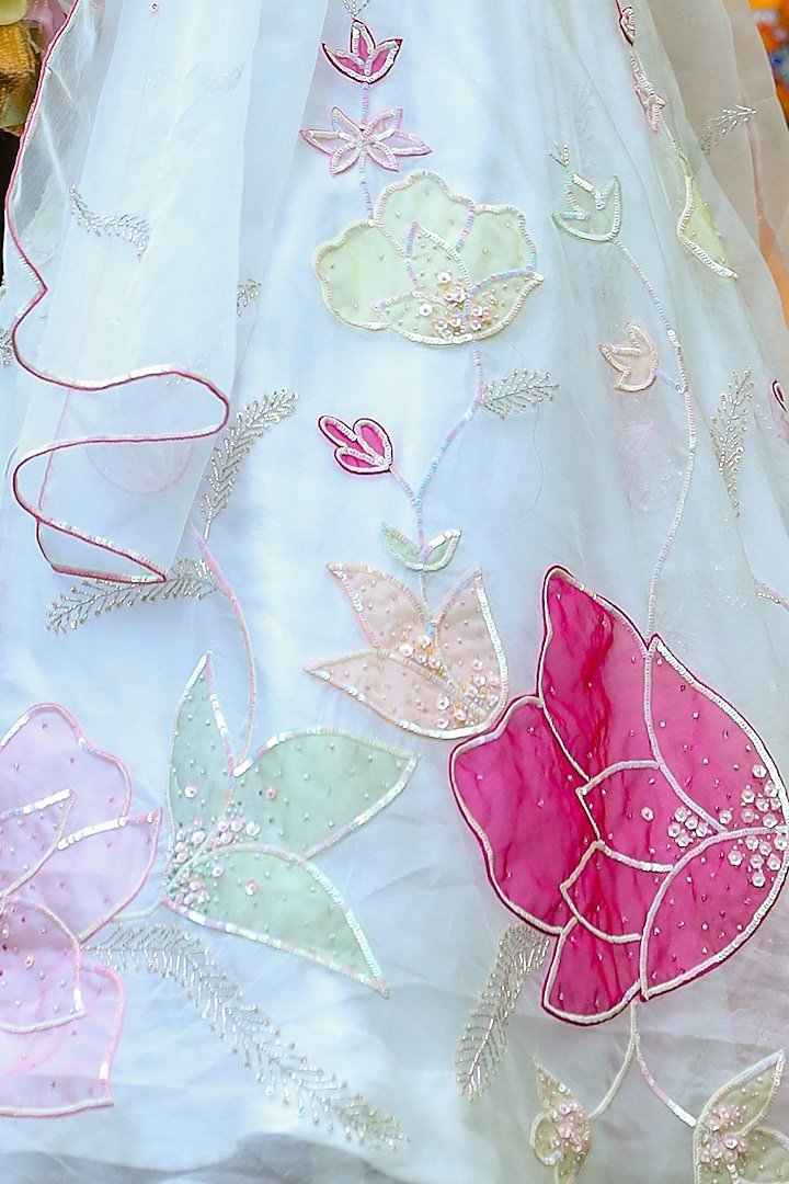 White Embroidered Lehenga Set For Girls by Littleens at Pernia's Pop Up Shop