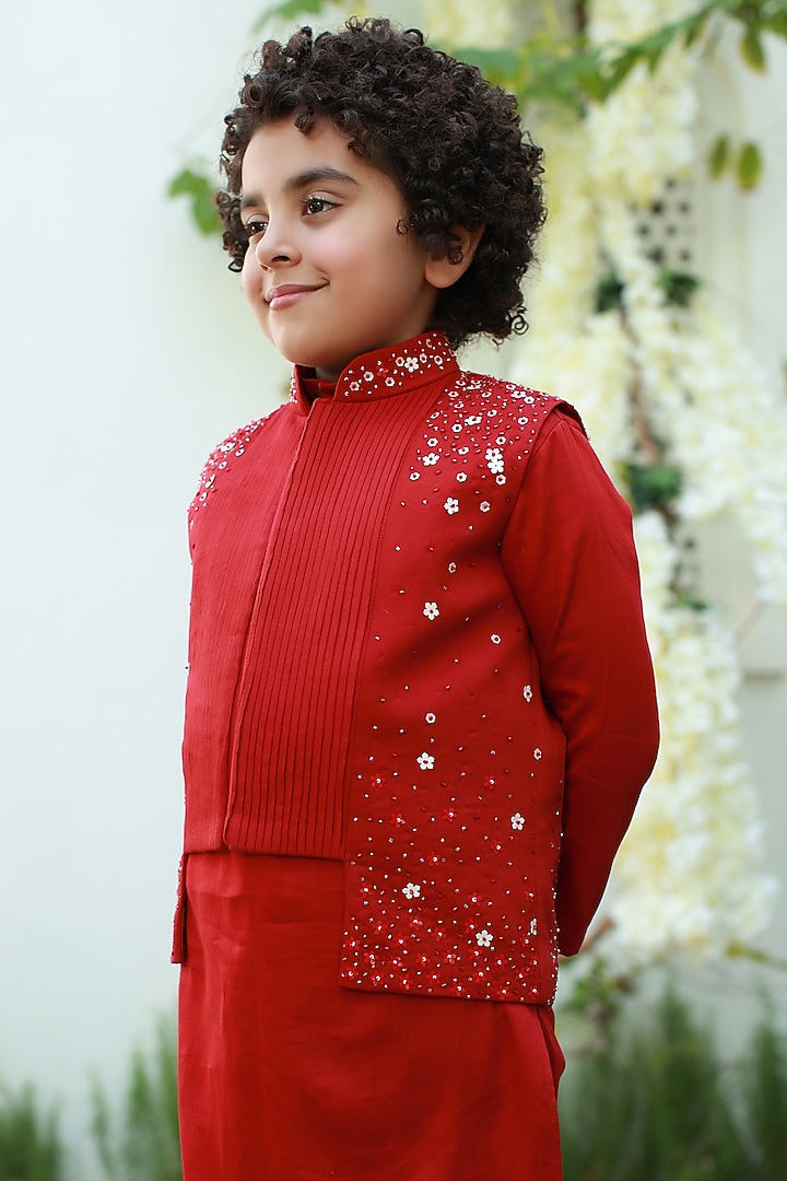 Red Kurta Set With Embroidered Nehru Jacket For Boys by Littleens at Pernia's Pop Up Shop