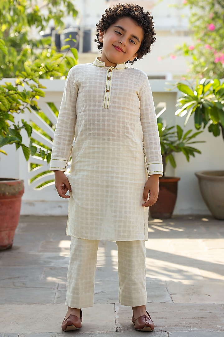 Off White Embroidered Kurta Set For Boys by Littleens at Pernia's Pop Up Shop