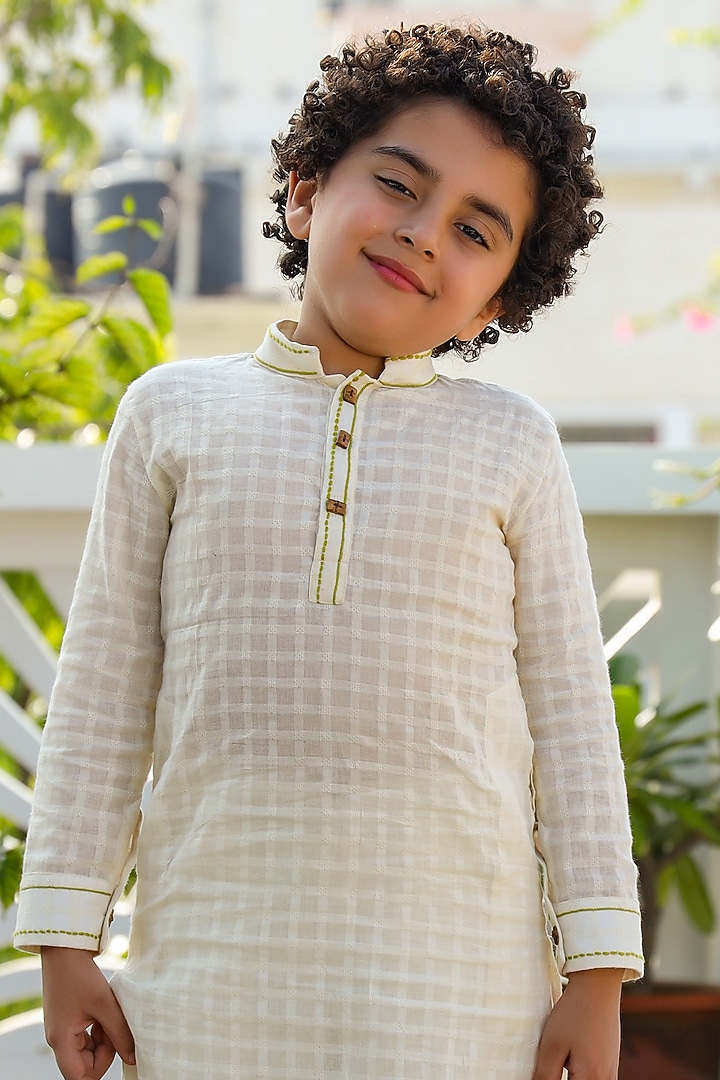 Off White Embroidered Kurta Set For Boys by Littleens at Pernia's Pop Up Shop