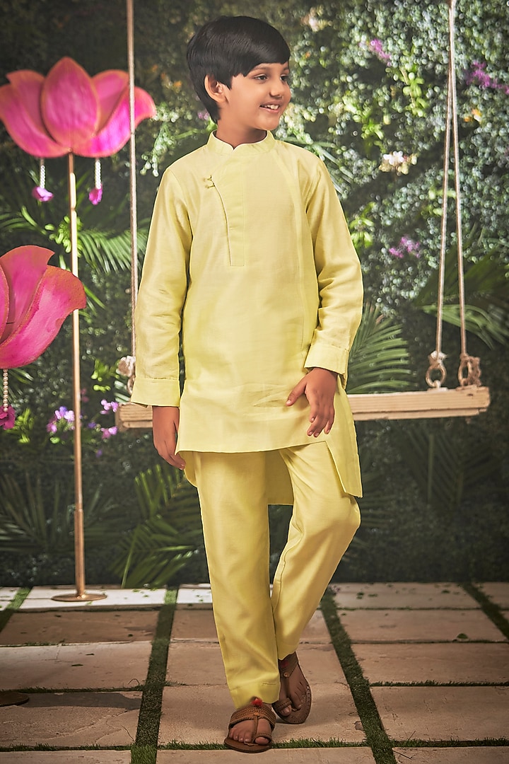 Off-White Chanderi Bandi Jacket & Kurta Set For Boys by Little Luxury at Pernia's Pop Up Shop