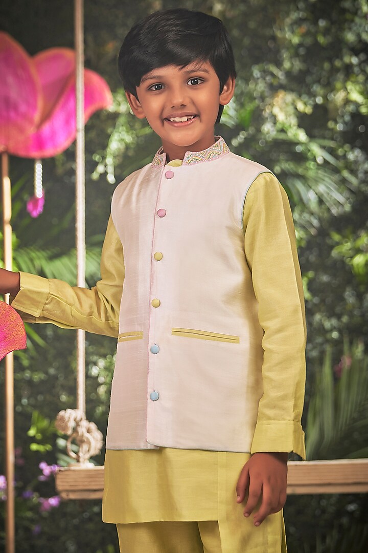 Off-White Chanderi Bandi Jacket & Kurta Set For Boys by Little Luxury at Pernia's Pop Up Shop