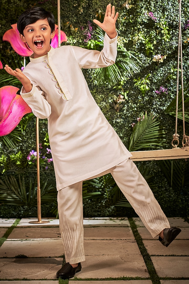 Off-White Chanderi Bundi Jacket & Kurta Set For Boys by Little Luxury at Pernia's Pop Up Shop
