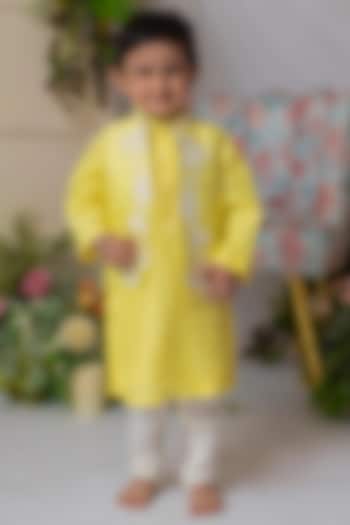 Yellow Embroidered Bundi Jacket With Kurta Set For Boys by Li'l Angels