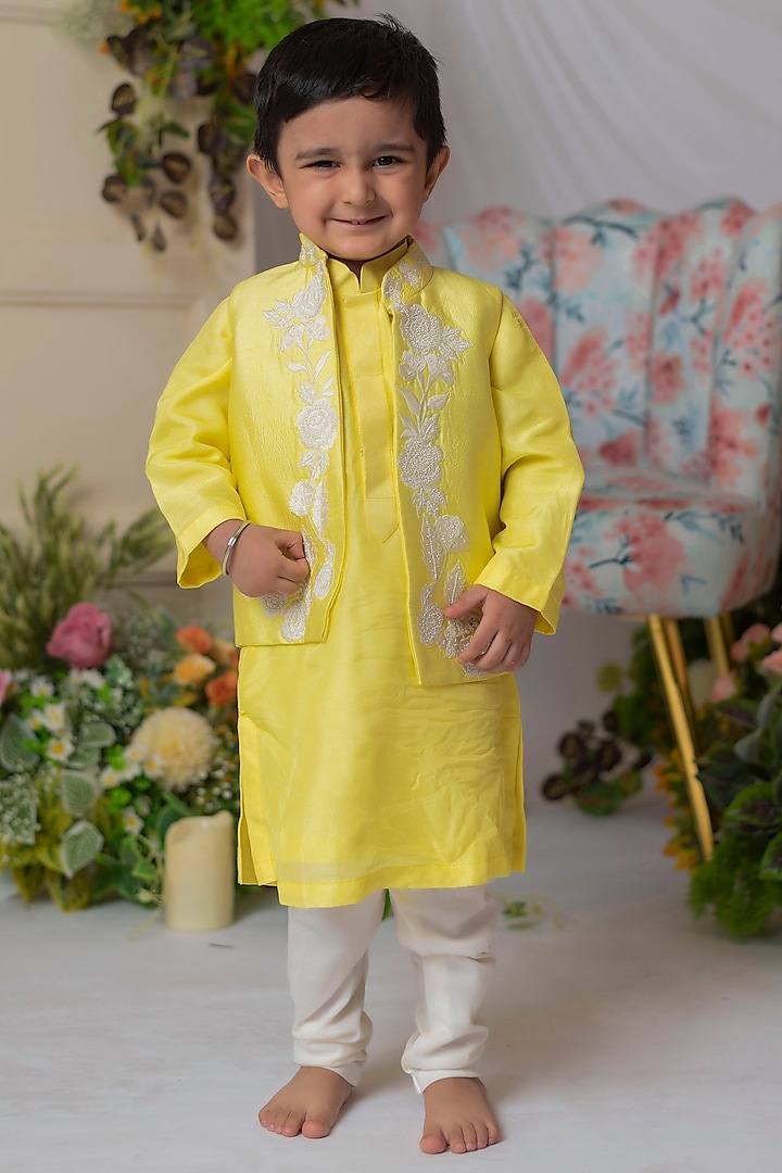 Yellow Embroidered Bundi Jacket With Kurta Set For Boys by Li'l Angels