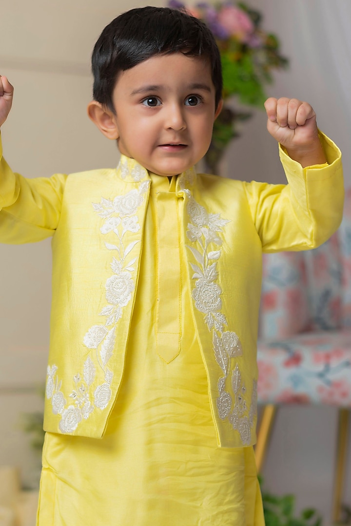 Yellow Embroidered Bundi Jacket With Kurta Set For Boys by Li'l Angels at Pernia's Pop Up Shop