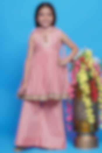 Pink Cotton Embroidered Kurta Set For Girls by Little Bansi at Pernia's Pop Up Shop