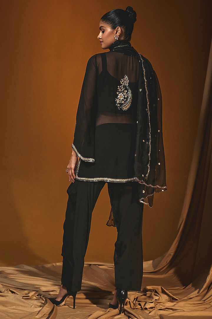Black Georgette Sequins Embroidered Kurta Set by Label Japji Arora at Pernia's Pop Up Shop