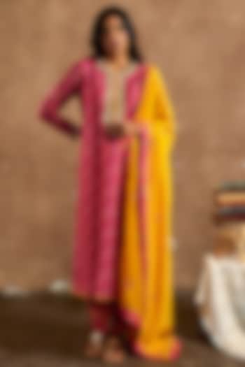 Pink Cotton Silk Hand Embroidered Kurta Set by Label Kinjal Modi