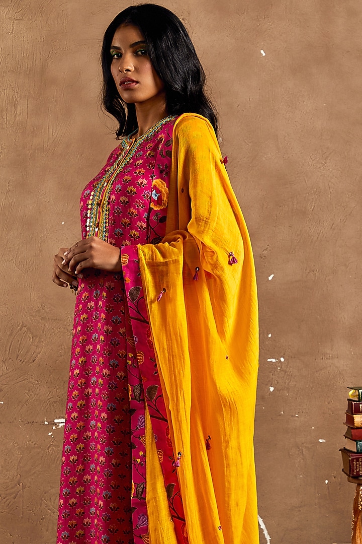 Pink Cotton Silk Hand Embroidered Kurta Set by Label Kinjal Modi at Pernia's Pop Up Shop