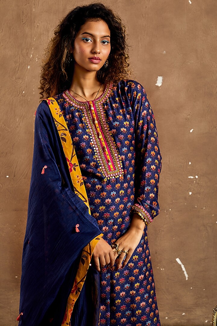 Navy Blue Cotton Silk Hand Embroidered Kurta Set by Label Kinjal Modi at Pernia's Pop Up Shop