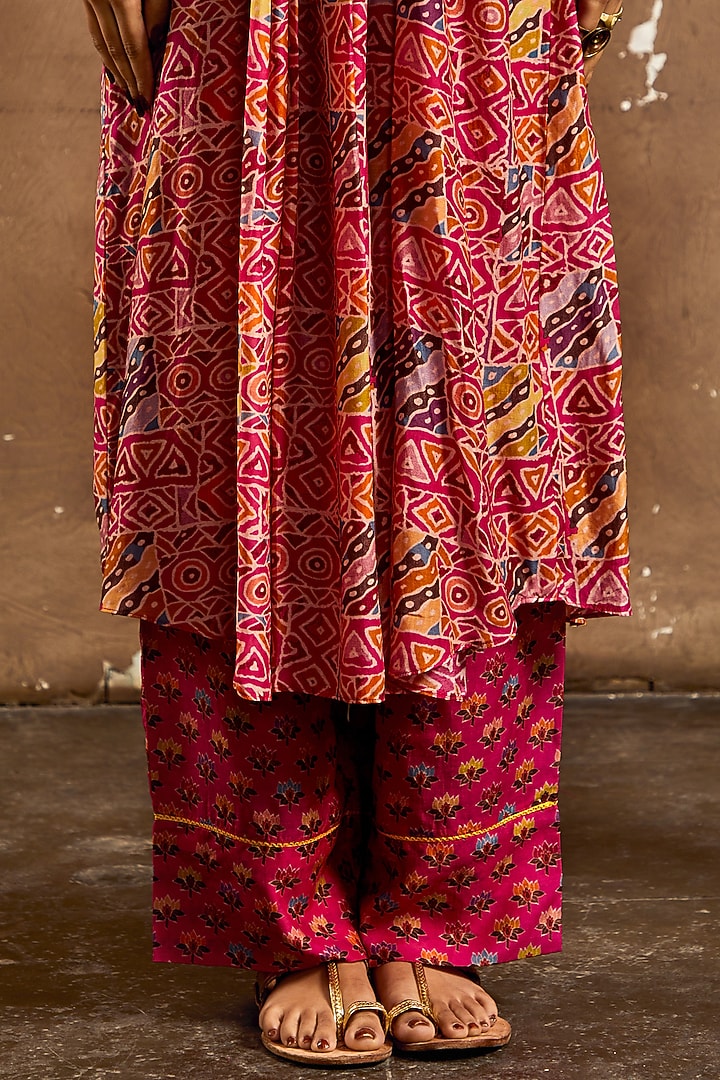 Pink Cotton Silk Geometric Printed Kaftan Set by Label Kinjal Modi at Pernia's Pop Up Shop