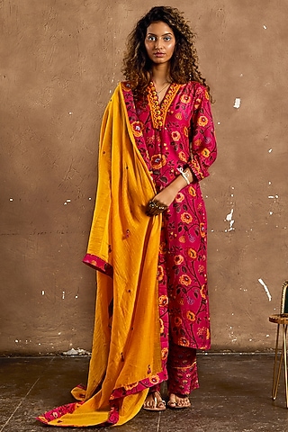 Pink Cotton Silk Floral Printed Kurta Set by Label Kinjal Modi