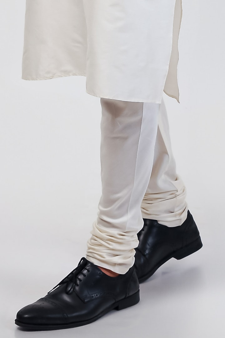 Off-White Cotton Silk Kurta Set by Kommal Sood at Pernia's Pop Up Shop